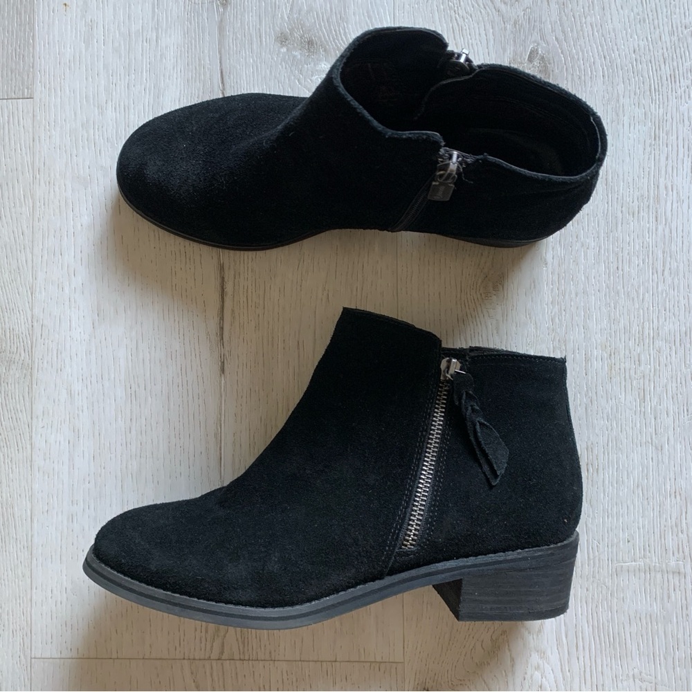 Blondo Black Suede Ankle Boots Low Block Heel Side Zip Tassel Booties Almond Toe